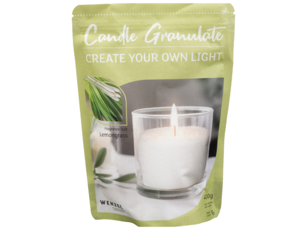 WENZEL Kerzengranulat 400g Lemongrass mit 4 Dochten und Haltern, Wenzel Kerzengranulat 400 g Lemongrass Duft zum Kerzen selber machen, Kerzengranulat Lemongrass 400g von WENZEL für DIY Kerzen im Glas, WENZEL Duft Kerzengranulat Lemongrass Set inklusive Docht und Halter, Kerzengranulat 400 g Lemongrass für ruhigen und rußarmen Abbrand, DIY Kerzen selber machen mit WENZEL Kerzengranulat Lemongrass, Wenzel Kerzenzubehör Kerzengranulat 400g Lemongrass Duftgranulat, Kerzen Granulat 400g Lemongrass zum Gießen von Duftkerzen, WENZEL Kerzengranulat Lemongrass Detailaufnahme Wachsgranulat Struktur, Kerzengranulat Set 400 g Lemongrass für Kerzen im Glas selber machen