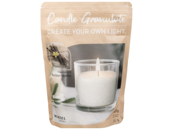 WENZEL Kerzengranulat 400 g Bourbon Vanilla mit 4 Dochten, Kerzengranulat Bourbon Vanilla 400g von WENZEL für DIY Kerzen, WENZEL Duft Kerzengranulat 400 g Vanille zum Kerzen selber machen, Kerzengranulat 400 g Bourbon Vanilla Set inklusive Docht und Halter, Detailaufnahme WENZEL Kerzengranulat Bourbon Vanilla Wachsgranulat Struktur, DIY Kerzen im Glas mit WENZEL Kerzengranulat 400 g Vanille, Kerzenzubehör WENZEL Kerzengranulat Bourbon Vanilla 400g