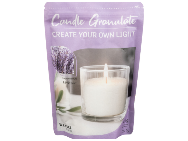 WENZEL Kerzengranulat 400 g Lavender mit 4 Dochten, Kerzengranulat Lavender 400g von WENZEL für DIY Kerzen, WENZEL Duft Kerzengranulat 400 g Lavendel zum Kerzen selber machen, Kerzengranulat 400 g Lavender Set inklusive Docht und Halter, Detailaufnahme WENZEL Kerzengranulat Lavender Wachsgranulat Struktur, DIY Kerzen im Glas mit WENZEL Kerzengranulat 400 g Lavendel, Kerzenzubehör WENZEL Kerzengranulat Lavender 400g