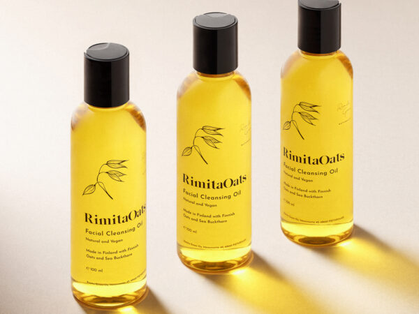Natürliches Gesichtsreinigungsöl von RimitaOats – leicht schäumende Öltextur ohne Austrocknen
