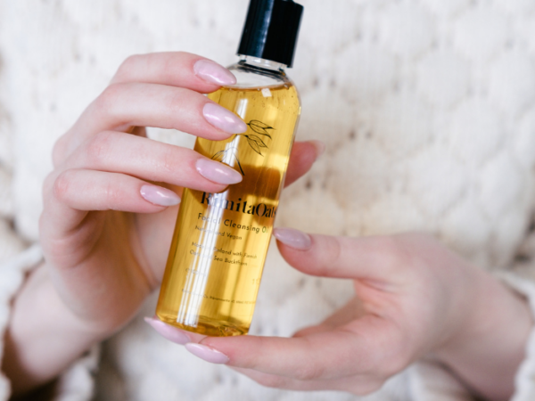 Sanfte Gesichtsreinigung mit RimitaOats Reinigungsöl für trockene und empfindliche Haut