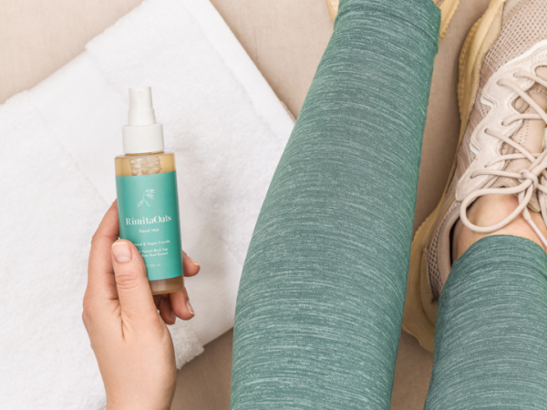 Feuchtigkeitsspendendes Gesichtsspray von RimitaOats – ideal als Toner und über Make-up
