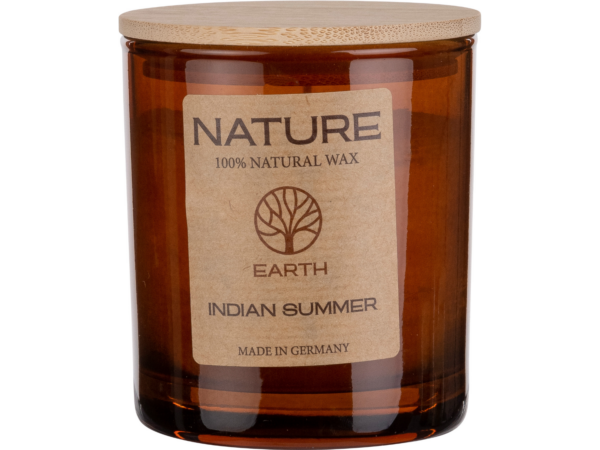 duftkerze im glas indian summer, duftkerze kaufen, natur duftkerze deutschland, indian summer duftkerze detail, aroma kerze indian summer, premium duftkerze, duftkerze glas design, duftkerze wohnraum, aromakerze modern, duftkerze glas design, duftkerze wohnraum, aromakerze modern, duftkerze für wohnung, duftkerze wellness zuhause, aromatherapie kerze, NATURE Duftkerze Indian Summer aus 100 % natürlichem Wachs – palmölfrei, plastikfrei und hochwertig verarbeitet