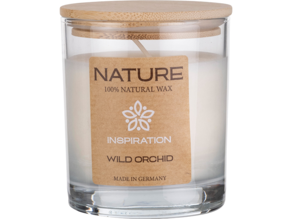 duftkerze im glas wild orchid, duftkerze kaufen, natur duftkerze deutschland, wild orchid duftkerze detail, aroma kerze wild orchid, premium duftkerze, duftkerze glas design, duftkerze wohnraum, aromakerze modern, duftkerze für wohnung, duftkerze wellness zuhause, aromatherapie kerze, NATURE Wild ORchid Natur Duftkerze im Glas aus Raps- und Olivenwachs – CO₂-neutral, rußarm und nachhaltig in Deutschland hergestellt