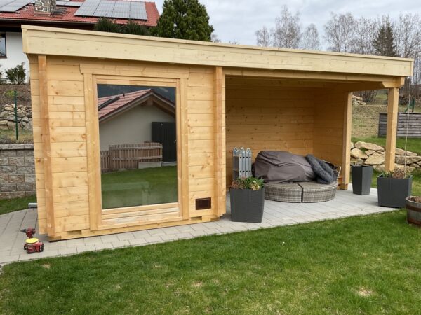 premium gartensauna sandra 5823, outdoor sauna garten, gartensauna kaufen deutschland, gartensauna outdoor massivholz, sauna außenbereich premium, gartensauna modern, sauna innenraum massivholz, gartensauna wellness innen, hochwertige sauna holz, gartensauna massivholz detail, hochwertige gartensauna verarbeitung, premium sauna material