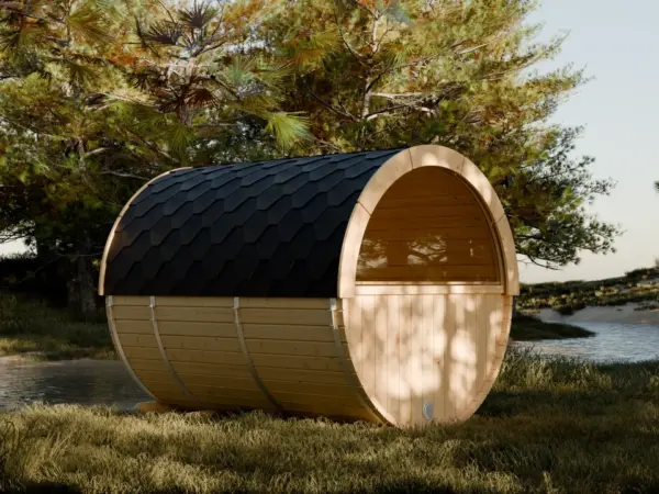 fasssauna chris mit terrasse, premium fasssauna garten, fasssauna kaufen deutschland, fasssauna outdoor massivholz, sauna fass garten, gartensauna fasssauna premium, fasssauna mit terrasse, outdoor sauna terrasse, fasssauna wellnessbereich, fasssauna innenraum holz, sauna fass innen, hochwertige fasssauna verarbeitung, fasssauna massivholz detail, premium fasssauna material, outdoor sauna holz