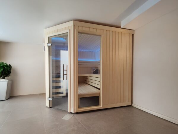 premium innensauna classic 5 eck eckeinstieg, innensauna 5 eck massivholz, heimsauna indoor kaufen, sauna wohnraum design, sauna glastür ergonomisch, blockbohlen sauna polarfichte innenraum