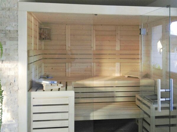 Wellness Sauna DANIEL mit Glasfront im Innenbereich