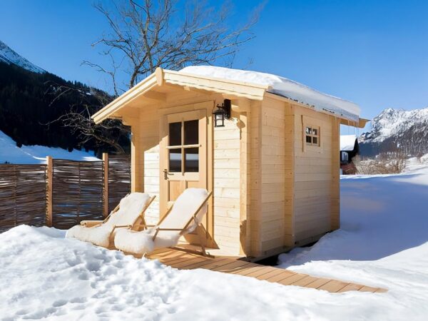 Gartensauna Simone aus nordischer Fichte mit Vorraum im Garten