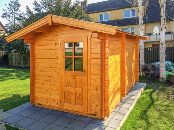 Saunaraum der Gartensauna Simone mit Holzbänken