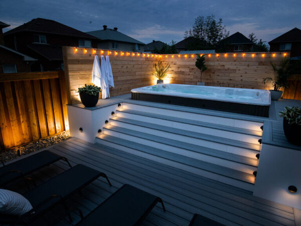 Hydropool Swim Spa AquaPlay 13FFB Außenansicht modern Garten