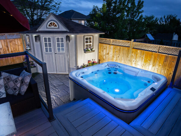 selbstreinigender Whirlpool im Garten Entspannung Outdoor