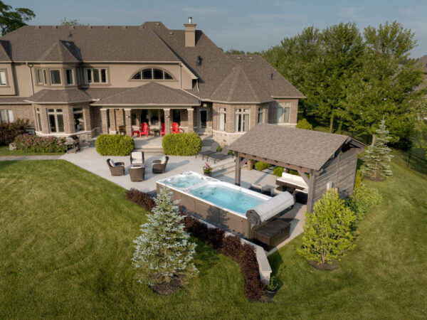 Hydropool Swim Spa AquaTrainer 19DTAX Außenansicht