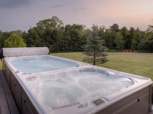 Hydropool Swim Spa AquaTrainer 19DTAX mit Wasserfall